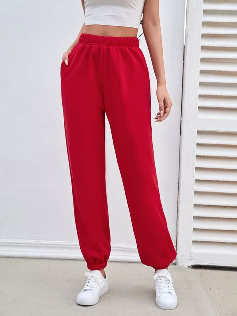 Red Joggers Outfit, Jogger Pants Outfit Winter, Jogger Outfit, Hollister Sweatpants, Women Sweatpants, Red Sweatpants, Jogger Pants Outfit, Red Joggers, Pocket Sweatpants