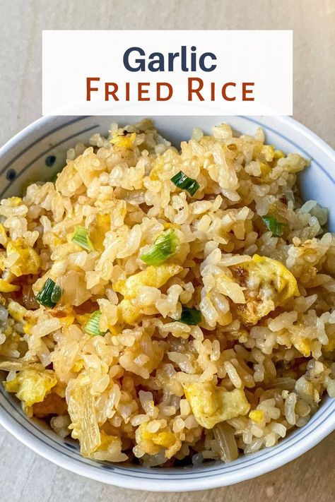 Easy and delicious garlic fried rice recipe made with the most addicting garlic soy butter sauce!! Easy Asian Recipes Healthy, Asian Recipes Beef, Garlic Fried Rice Recipe, Thai Side Dishes, Asian Chicken Recipes Easy, Garlic Rice Recipes, Easy Asian Noodle Recipes, Chinese Side Dishes, Rice With Egg