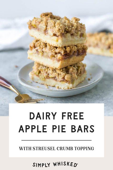 You only need a few simple ingredients to make these dairy free apple pie bars with streusel topping. They're vegan, too! Gluten Dairy Free Apple Pie, Dairy Free Apple Desserts, Dairy Free Apple Pie, Dairy Free Pies, Apple Pie Cake, Healthy Apple Pie, Vegan Apple Pie, Apple Galette, Apple Pie Bars