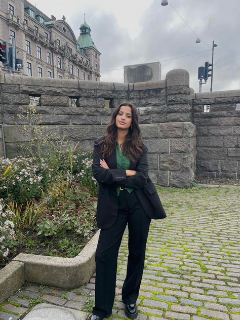 Classic black trousers with a black oversized blazer wearinf black loafers and ysl belt added with a green top. Green Shirt Outfits, Ysl Belt, Green Trousers, Black Loafers, Black Trousers, Green Tshirt, Green Top, Oversized Blazer, Green Shirt