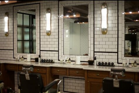 old school barber station Hairdressing Salon Design, Small Salon Designs, 50s Bathroom, Modern Barber Shop, Barber Station, Salon Interior Design Ideas, Barber Shop Interior, Salon Design Ideas, Nail Salon Interior Design