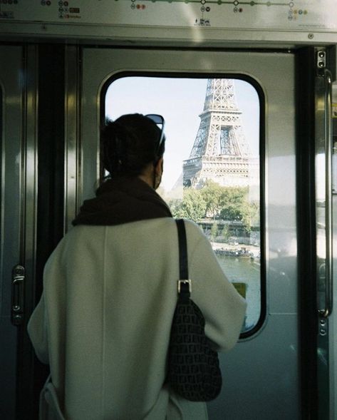 Torre Eiffel Paris, Paris Dream, Paris Vibes, Parisian Life, 사진 촬영 포즈, Paris Aesthetic, Foto Tips, Living In Paris, Gdansk