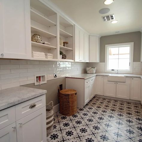 75 Transitional U-Shaped Laundry Room Ideas You'll Love - September, 2023 | Houzz L Shaped Laundry Room Design, U Shaped Laundry Room Layout, U Shaped Laundry Room, L Shape Laundry Room, L Shaped Laundry Room, Mud Room Laundry Room Combo, Utility Room Organization, Transitional Laundry Room, Laundry Room Decorating