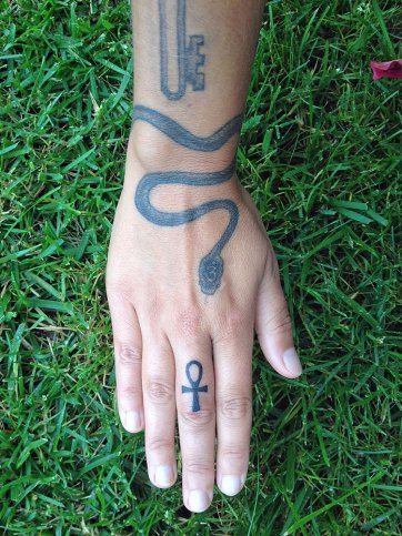 ankh Ankh Tattoos, Tattoo Symbolism, Ankh Tattoo, Sacred Tattoo, Small Shoulder Tattoos, Key Of Life, Egypt Tattoo, Small Tattoos Simple, Egyptian Tattoo