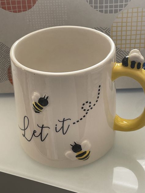 Bee Things, Ceramics Bowls, Ceramics Bowls Designs, Cerámica Ideas, Mug Art, Diy Pottery, Bowl Designs, Pottery Painting, Art Paint