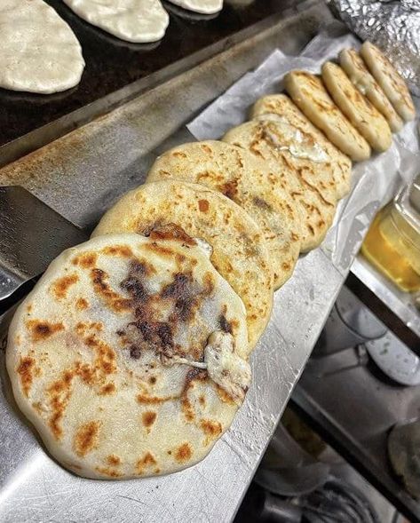 “Mexican Recipes To Learn & Share” | Pupusas de queso 🔥😍 Don't Lose This RECIPE 😋🥰 Pupusas Salvadoreñas, Salvadoran Food, Salvadorian Food, Recetas Salvadorenas, Healthy And Unhealthy Food, Chicken Bouillon, At Family, Healthy Food Dishes, Mexican Food Recipes Authentic