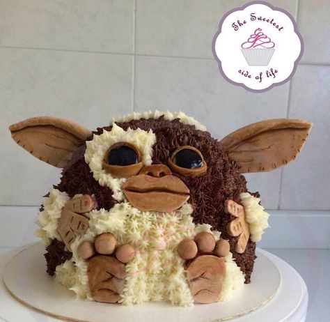 Gremlins Movie Night Food, Gremlin Birthday Party, Gremlins Cake, Gremlin Birthday Cake, Gremlins Party, Gizmo Cake, Crochet Gremlin, Gremlins Decorations, Sloth Cakes