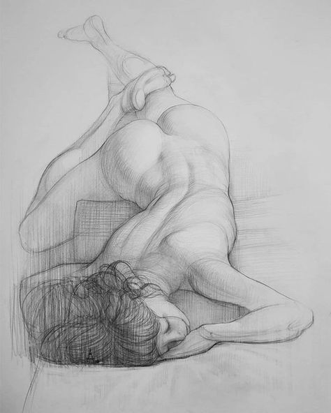 Woman Laying, Body Image Art, Nude Artwork, Human Figure Drawing, Anatomy Sketches, Female Art Painting, Figure Sketching, Pencil Art Drawings, Art Inspiration Painting