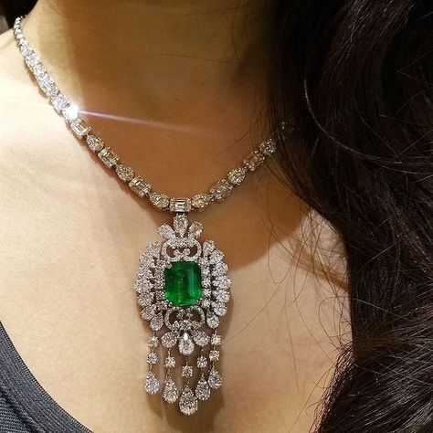 Bee Primus (@beeprimus) • Instagram photos and videos Classy Necklaces, Diamond Necklace Jewelry, Bridal Diamond Necklace, Classy Necklace, Diamond Pendent, Diamond Pendants Designs, Fancy Jewelry Necklace, Diamond Necklace Set, Diamond Jewelry Necklace