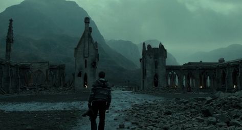 Harry Potter Final Battle, Battle Of Hogwarts Aesthetic, Hogwarts Battle, The Battle Of Hogwarts, Battle Of Hogwarts, Master Studies, Neville Longbottom, Final Battle, Hogwarts Aesthetic