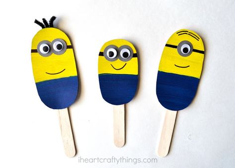 DIY Minion Stick Puppets! Craft up your own little minions using craft sticks, googly eyes, cardstock, markers, and glue! Minion Craft, Recycle Projects, Diy Minions, Minion Art, Movie Crafts, Minion Birthday Party, Puppets Diy, Minion Birthday, Preschool Arts And Crafts