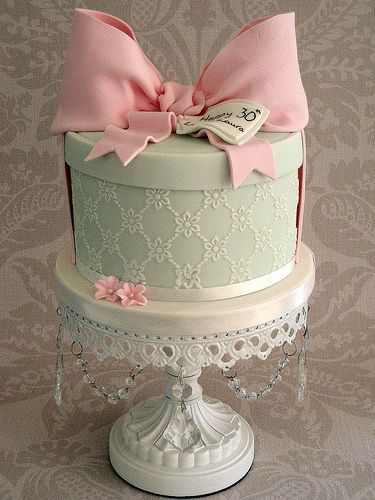 30th Birthday Cake.  Love the oversized bow and the colour combo. can i please have this next year :) 30 Birthday Cake, Cupcakes Decorados, Gateaux Cake, Special Cake, Gorgeous Cakes, Occasion Cakes, Love Cake, Photo Cake, Fancy Cakes