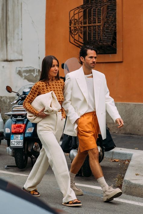 Couple Style Fashion Outfits, Street Style Milan, Couple Fits, Street Style Spring, Milan Fashion Week Street Style, Couples Outfit, Cute Couple Outfits, Vogue Spain, Stylish Couple