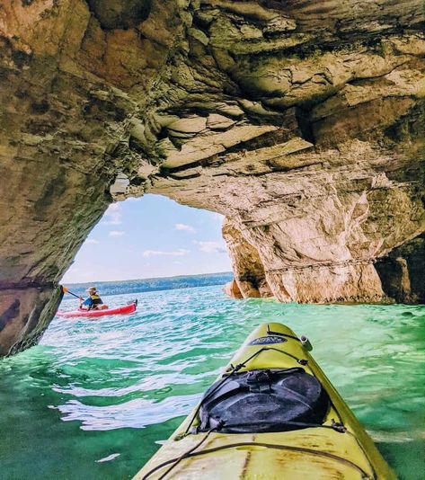 7 Epic Things To Do in Pictured Rocks 2023 - Veggies Abroad Hike Pictures, Pictured Rocks Michigan, Hiking Usa, Pictured Rocks, Michigan Road Trip, Pictured Rocks National Lakeshore, Michigan Summer, Hiking Pictures, Michigan Travel