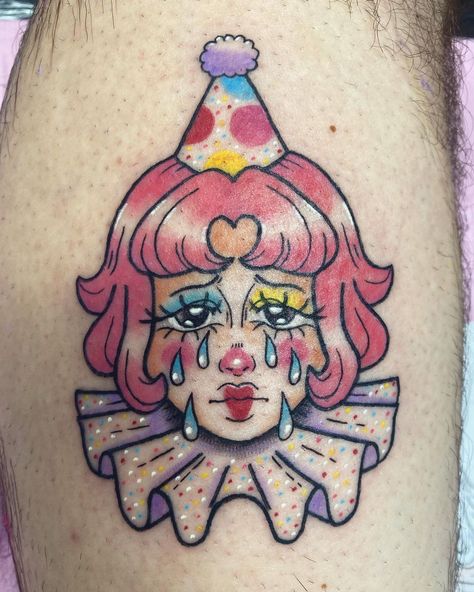 Pin Up Doll Tattoos, Bubblegum Traditional Tattoo, Clown Tattoo Cute, Kitsch Tattoo, Cute Clown Tattoo, Traditional Clown Tattoo, Halloween Inspired Tattoos, Cake Tattoo, Beginner Tattoos