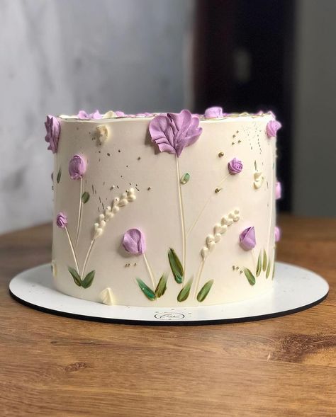 Cake For 15 People Size, Round Cake With Heart Design, Peony Flower Cake, Birthday Cake For 23 Year Old Women, 33 Birthday Ideas Women Cake, 33 Birthday Cake For Women, 1 Kg Cake Designs, Simple Floral Cake Design, Cake Ideas Strawberry