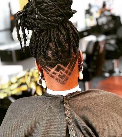 We Found The Best Braid and Loc Undercuts Instagram Has To Offer - Essence Dreads With Undercut, Undercut Natural Hair, Hair Dreads, Dreadlocks Styles, Undercut Hairstyles Women, Braids With Shaved Sides, Undercut Long Hair, Undercut Styles, Shaved Hair Designs