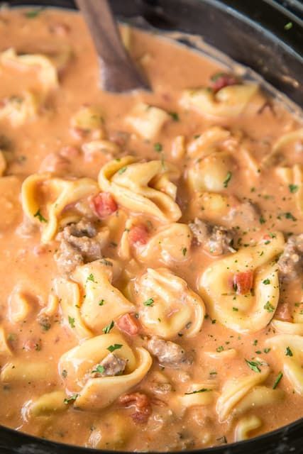 Slow Cooker Tomato Tortellini Soup - seriously delicious! Everyone LOVED this no-fuss soup recipe. Just dump everything in the slow cooker and let it work its magic. Serve soup with some crusty bread for an easy weeknight meal the whole family will enjoy! Chicken broth, tomato soup, diced tomatoes, Italian sausage, chive and onion cream cheese and cheese tortellini combine to make THE BEST tomato soup EVER! Slow Cooker Tortellini Soup, Tomato Tortellini, Tomato Tortellini Soup, Tortellini Recipes, Italian Soup, Tortellini Soup, Crockpot Dishes, Crock Pot Soup, Think Food