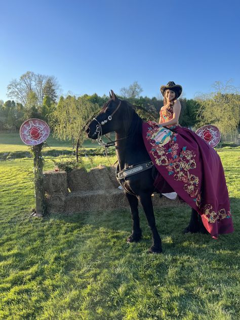 Western Garden, Quinceanera Pictures, Charro Quince, Quinceanera Theme, Quince Decor, Quinceanera Photoshoot, Quince Dresses Mexican, Red Theme, Mexican Party Theme