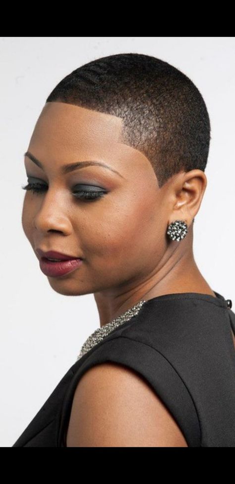 Short Shaved Hair, Short Haircuts Black Hair, Fade Haircut Women, Short Black Natural Hairstyles, Tapered Natural Hair Cut, Short Black Haircuts, Hairstyle For Short Hair, Short Fade Haircut, Hairstyle For Short