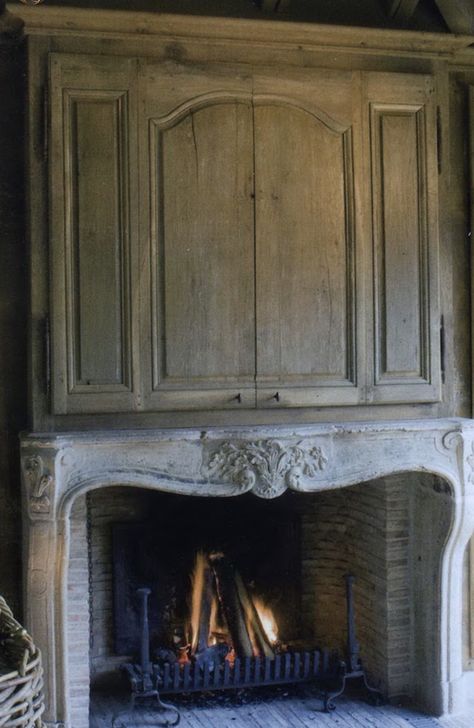 Hidden Tv, Up House, French Decor, Fireplace Mantle, Fireplace Design, Wall Ideas, Stone Fireplace, Vintage Modern, Fireplace Mantels