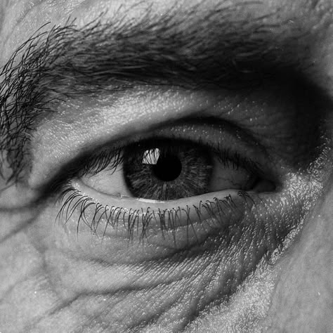 Human Eye Photography, Digital Eye Drawing, Over Explaining, Eye Black And White, Older Eyes, Eyes Realistic, Eye Reference, Eye Model, Eyes Photo