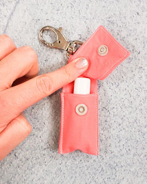 Free Keychain Patterns, Diy Keychain Pouch, Lip Gloss Holders Diy, Lip Balm Holder Pattern Free, Sewing Keychain Ideas, How To Make Chapstick Holder, Chapstick Holder Pattern Free, Id Holder Sewing Pattern, Keychain Sewing Pattern