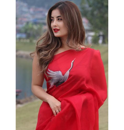 Niti Shah is the titleholder of Miss International Nepal 2017. She was declared the most popular face of EnVogue and first runner-up title in Face's House of Fashion 2013. She represented Nepal at Miss International 2017 in Japan. Niti Shah, Ashima Saxena, Photoshop Skills, Instagram Dp, Celebrities Photos, Serial Actress, Ayeza Khan, Teen Actresses, Frame Gallery