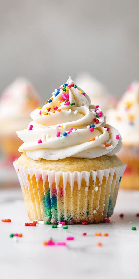 Funfetti Cupcakes [38 Minutes] – Chasety Cupcakes With Rainbow Sprinkles, Funfetti Cupcake Recipe, Confetti Cupcakes, Funfetti Cupcakes, Moist Cupcakes, Colorful Cupcakes, Clean Eating Desserts, Vanilla Buttercream Frosting, Whipped Cream Frosting