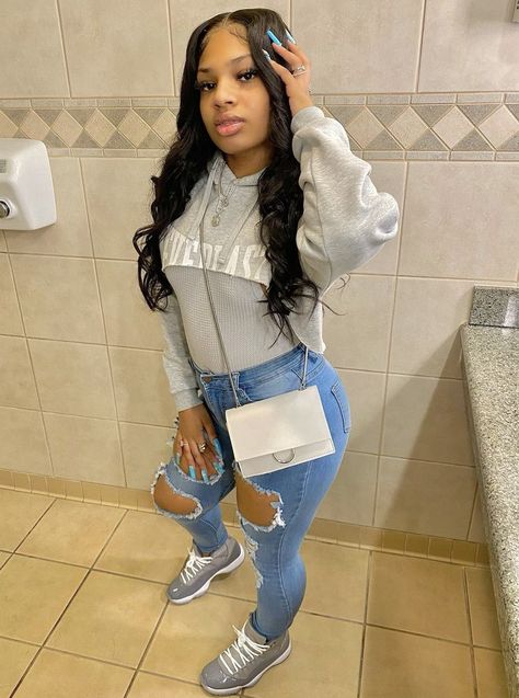 Baddies Jordan 11s Outfit Women, White Forces, Grey Fits, Cute Highschool Outfits, Denim Diy Clothes, Outing Outfit, Teen Swag Outfits, Cute Lazy Outfits