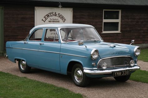 1961 Ford Consul 375 deluxe | davocano | Flickr 1960 Cars, Ford Consul, Vintage Guitar Amps, 1960s Cars, Iconic Cars, British Car, Guitar Amps, Future Cars, Vintage Guitar