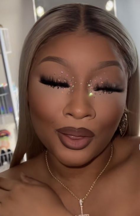 Simple Makeup Looks Birthday, Soft Glam Rhinestone Makeup, Gem Makeup Looks Black Women, Black Birthday Makeup Look, Cute Simple Birthday Makeup Looks, Prom Makeup Looks For Black Women, Prom Makeup Black Women Rhinestones, Birthday Beat Makeup, Birthday Make Up Looks Natural