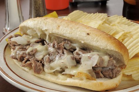 Fry the meat, put it on bread and melt the cheese for a quick Philly Cheesesteak sandwich. Steak Ums Recipes, Steak Hoagies, Steakumm Recipes, Shaved Steak Recipes, Homemade Philly Cheesesteak, Cheesesteak Sloppy Joes, Shaved Steak, Homemade Dinner Ideas, Philly Cheesesteak Sloppy Joes