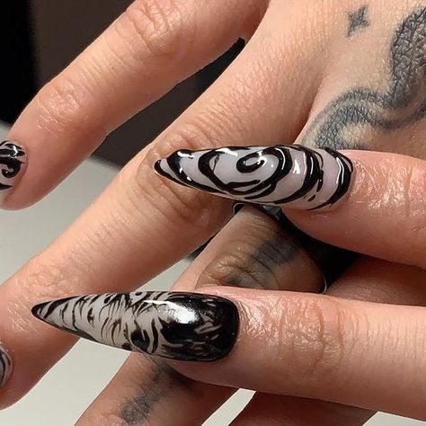 Claws by Tenshi on Instagram: "A closer look 👀 Another Junji ito; Tomie Kawakami nails 🖤 (made an insipired set last yr November too loll)  I’m also happy to announce that i’ll be selling press-ons starting around Ber months, so stay tuned 👀  #softgelnail #tomienails #junjiitonails #tomiejunjiito #tomiekawakami #homebasednailtech #nailart #nailartist #cavitenailtech #kawitnailtech" Junji Ito Inspired Nails, Tomie Nails, Junji Ito Nails, Jjk Nails, Junji Ito Tomie, Tomie Kawakami, Ber Months, Themed Nails, Soft Gel Nails