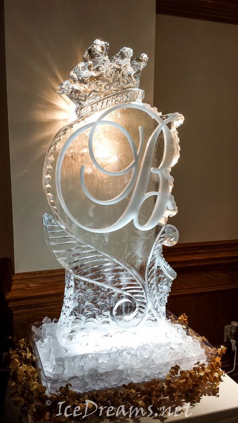 Crystal Wedding Decor, Ice Sculpture Wedding, Ice Carving, Royal Baby Showers, Ice Art, Ice Sculpture, Snow Sculptures, Ice Blocks, Clear Ice