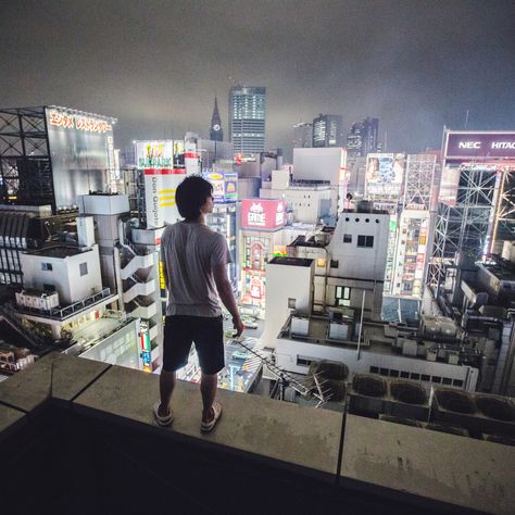 Parkour Poses Reference, Parkour Photography, Extreme Perspective, Perspective City, B Boying, Rooftop Photography, City Activities, City Reference, Perspective Photography