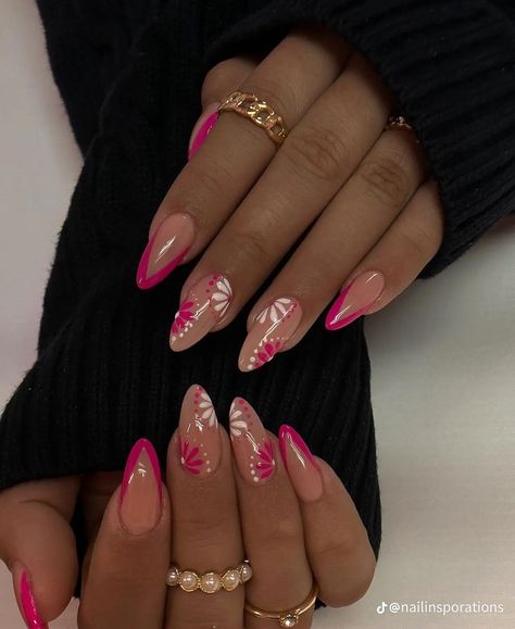 Pink Oval Nails, Almond French Tip, Oval Nails Designs, Pink Tip Nails, Summer Nails Almond, Almond Nail Art, Acrylic Toe Nails, Fantasy Nails, Vintage Nails