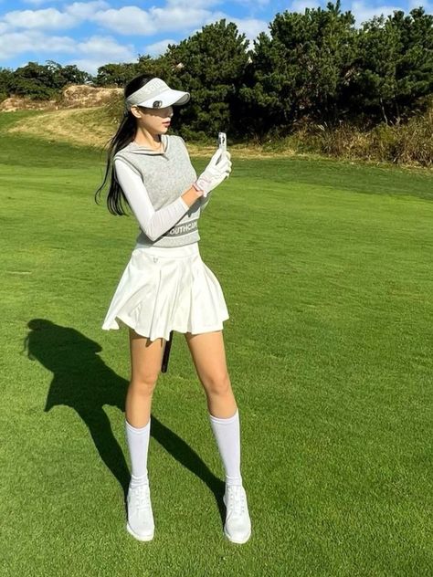 Girly Golf Outfits, Korean Golf Outfit, Golfing Outfits For Women, Badminton Tips, Country Club Aesthetic, Golf Attire Women, Golf Inspiration, Golf Attire, Golf Outfits Women