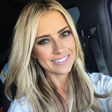 Makeup Ideas For Blondes, Christina Anstead, Skin Color Chart, Tarek And Christina, Christina El Moussa, Flip Or Flop, Hgtv Star, Eye Makeup Ideas, New Boyfriend