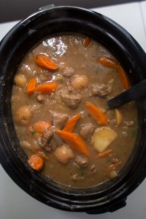 beef stew crockpot Thicken Beef Stew, Mccormick Beef Stew, Beef Stew Crock Pot, Dinty Moore Beef Stew, Beef Stew Crock, Slow Cooker Recipes Beef Stew, Crockpot Recipes Beef Stew, Crockpot Stew, Crock Pot Recipe