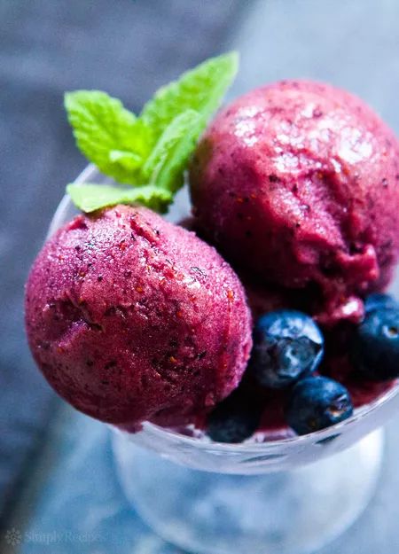 Blueberry Ice Cream Recipe, Blueberry Sorbet, Sorbet Recipe, Fruit Sorbet, Blueberry Ice Cream, Berry Sorbet, Sorbet Recipes, Low Fodmap Recipes, Fodmap Recipes