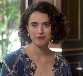 Short Curly Hair Celebrities, Margaret Qualley Curly Hair, Margaret Qualley Hair, Margaret Qualley Short Hair, 1920's Hair, Curly Hair Celebrities, 1920s Hair, Margaret Qualley, Thick Wavy Hair