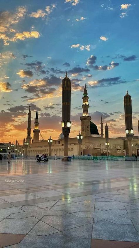 Madina Wallpapers Hd Wallpaper, Islamic Routine, Madina Pak, Madina Sharif Beautiful Pic, Medina Wallpaper, Mecca Madinah, Madina Sharif, Mecca Kaaba, Green Dome