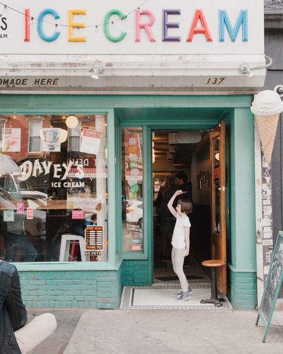 90s Ice Cream Shop, Ice Cream Shops Interior Design, Tiny Ice Cream Shop, Ice Cream Parlor Exterior, Old School Ice Cream Shop, Ice Cream Shop Aesthetic Vintage, 50s Ice Cream Parlor, Beach Ice Cream Shop, Ice Cream Parlor Aesthetic