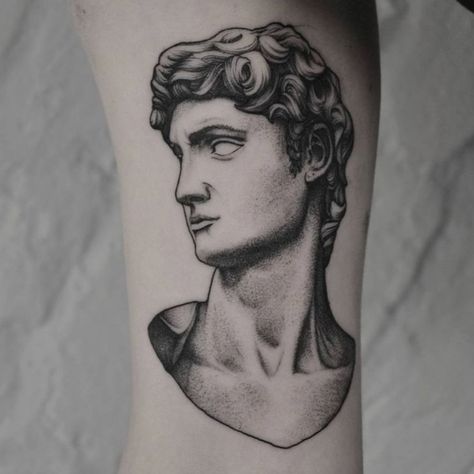 3,273 curtidas, 10 comentários - MA TATTOO (@minimalarchivetattoo) no Instagram: “Statues #minimalarchive Source: Pinterest” David Tattoo, Ma Tattoo, Statue Tattoo, Muster Tattoos, Inspiration Tattoos, Disney Tattoo, Greek Tattoos, E Tattoo, Head Tattoos