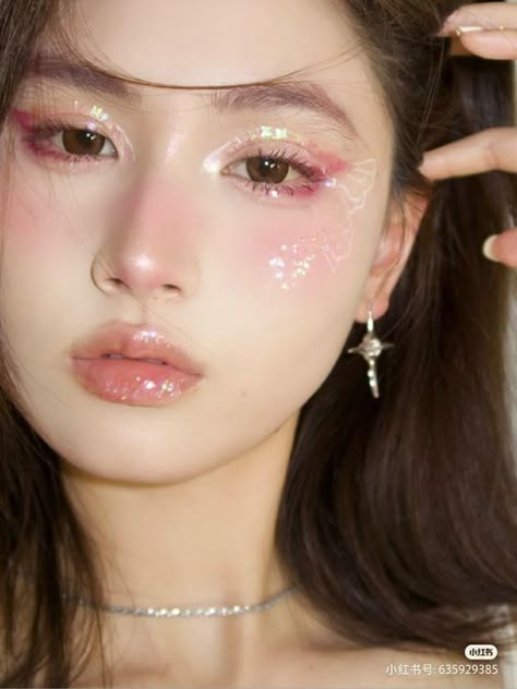 Cute and Aesthetic Makeup Compilation Ideas. Get ideas to make your own cute makeup style! 😍 Hope you like it. (Link in Image✨🔗). * * * * Disclaimer: *** Images are not mine. Credit in descriptions if known. All the credit goes to the picture owner. Thanks ❤️❤️ *** Idol Makeup, Shower Makeup, Cute And Aesthetic, Korean Eye Makeup, Ulzzang Makeup, Makeup Idea, Ethereal Makeup, Fairy Makeup, Creative Eye Makeup