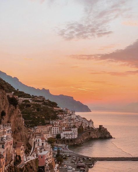 2022 🌊 on Twitter: "Sunset in Amalfi coast, Italy… " Italy Sunset, Italy Aesthetic, Dream Travel Destinations, City Aesthetic, Beautiful Places To Travel, Pretty Places, Travel Inspo, Amalfi Coast, Travel Aesthetic