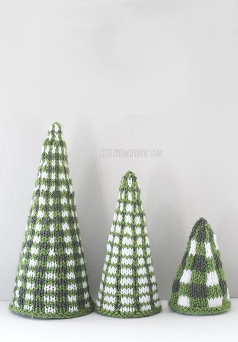 Christmas Tree Knitting Pattern, Christmas Bonnet, Plaid Christmas Trees, Winter Knitting Patterns, Baby Bow Hats, Newborn Girl Hat, Winter Knitting, Double Pointed Knitting Needles, Buffalo Plaid Christmas Tree