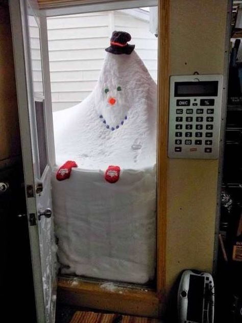 The 15+ Funniest Pictures Of Today's Internet Funny Snowman, Snow Sculptures, Snow Much Fun, Snow Art, Snow Fun, Snow Flakes, Build A Snowman, Random Pictures, Snow And Ice