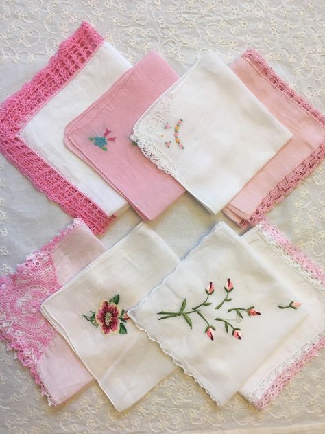 Etsy.com/shop/VintageStoryLinens Hankerchief Homemade, Aesthetic Hankerchief, Handkerchief Crafts, Basic Hand Embroidery Stitches, Simple Hand Embroidery Patterns, Diy Embroidery Patterns, Handmade Embroidery Designs, Embroidery Stitches Tutorial, Hand Embroidery Projects